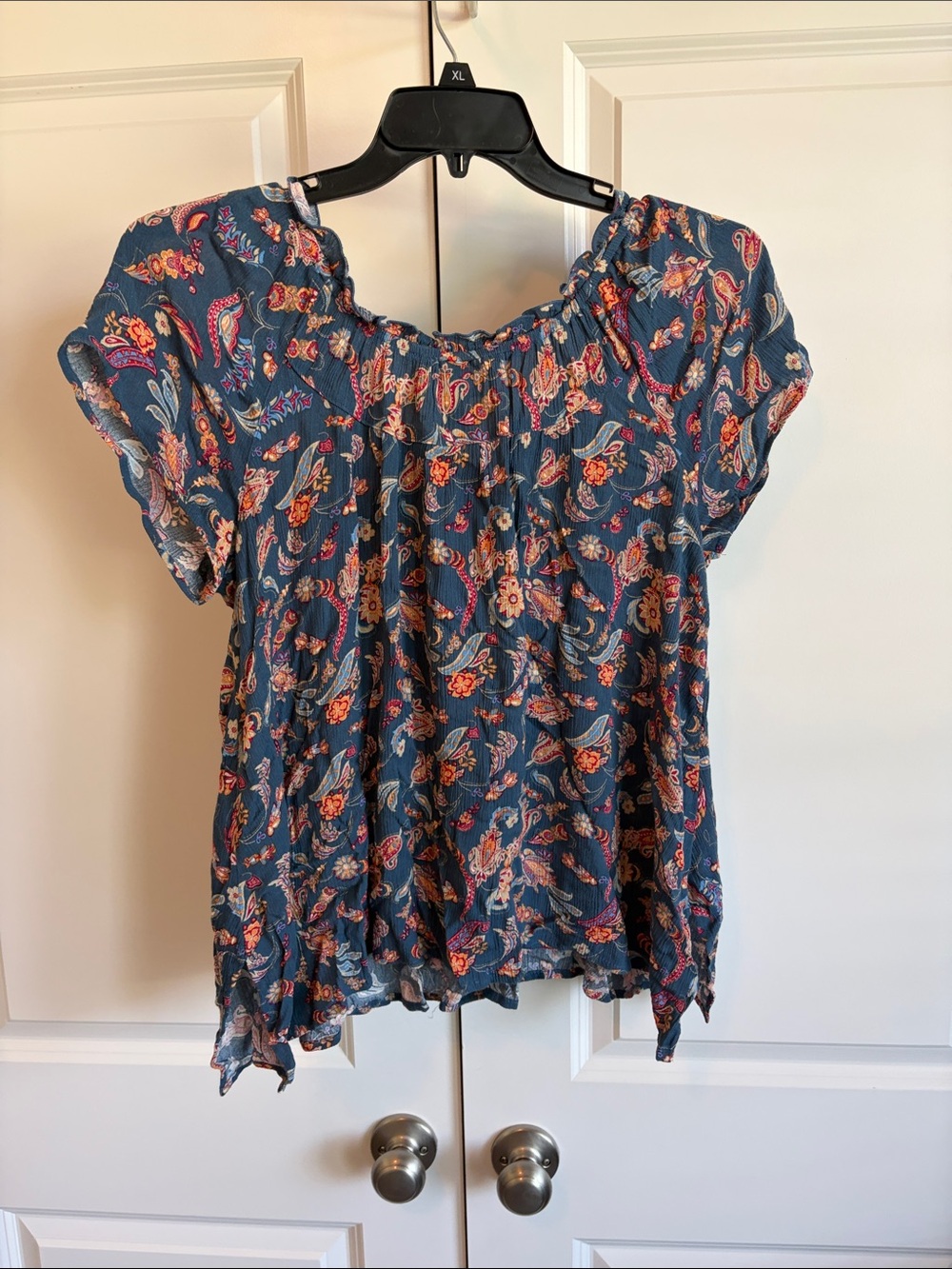 Daytrip Blue Paisley Flutter Sleeve Tunic - Picture 4 of 4